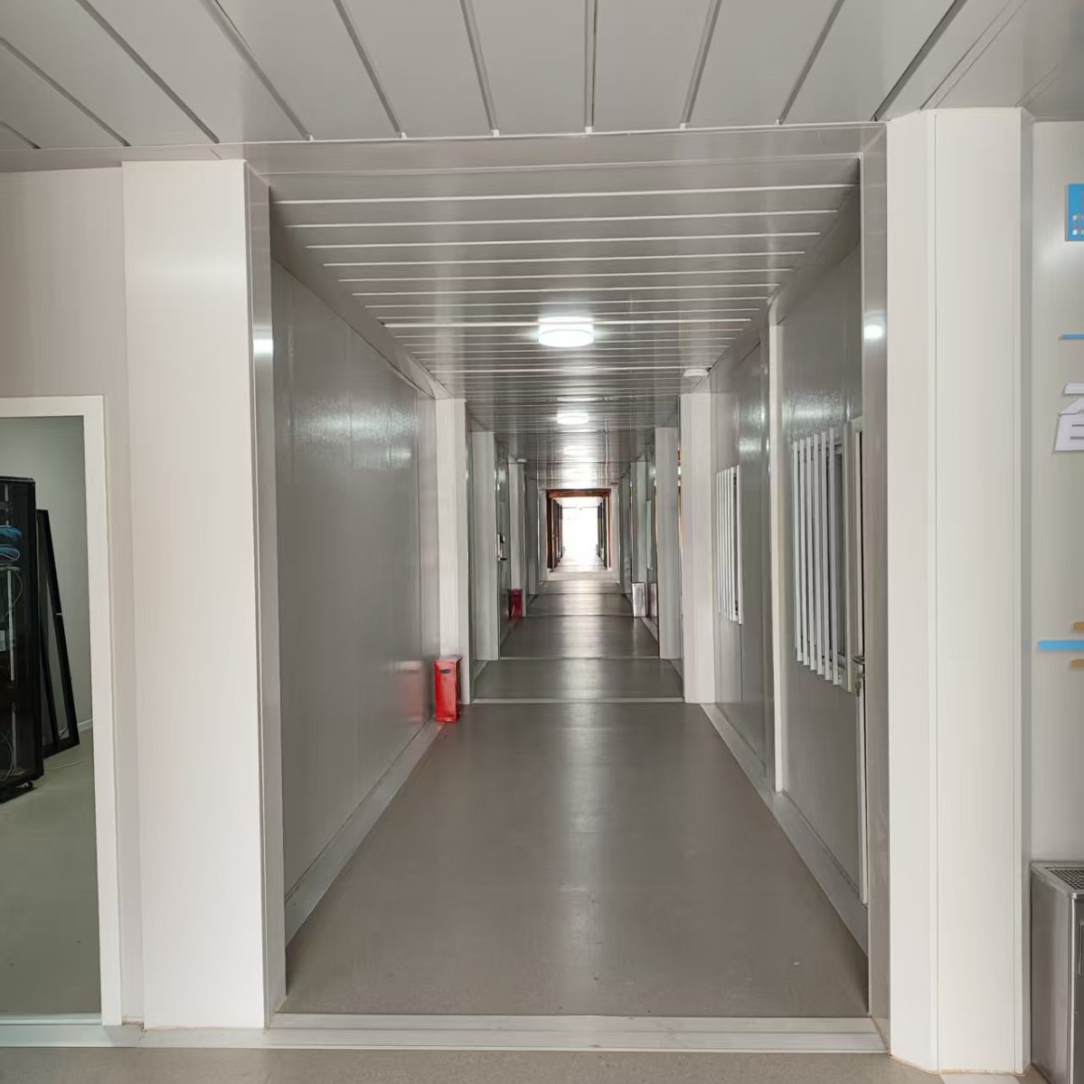 Residentes de comercio exterior Casa móvil de contenedores Casa integrada Casa móvil de contenedores Casa móvil de acero de color Casa móvil de construcción temporal Espejo cruzado