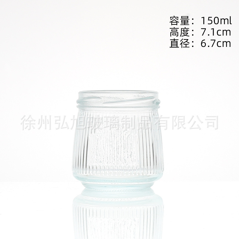 ツバメの巣はガラス瓶の密封瓶の金属蓋のガラスの缶の貯蔵瓶の蜂蜜の瓶を分けてお茶の飲み物のコップの空の瓶を入れます。|undefined