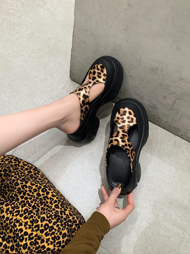 Dép sandal nữ da thật họa tiết da báo đế xuồng cao gót 9 cm — Trang chủ, màu đen, bạc chi tiết 15