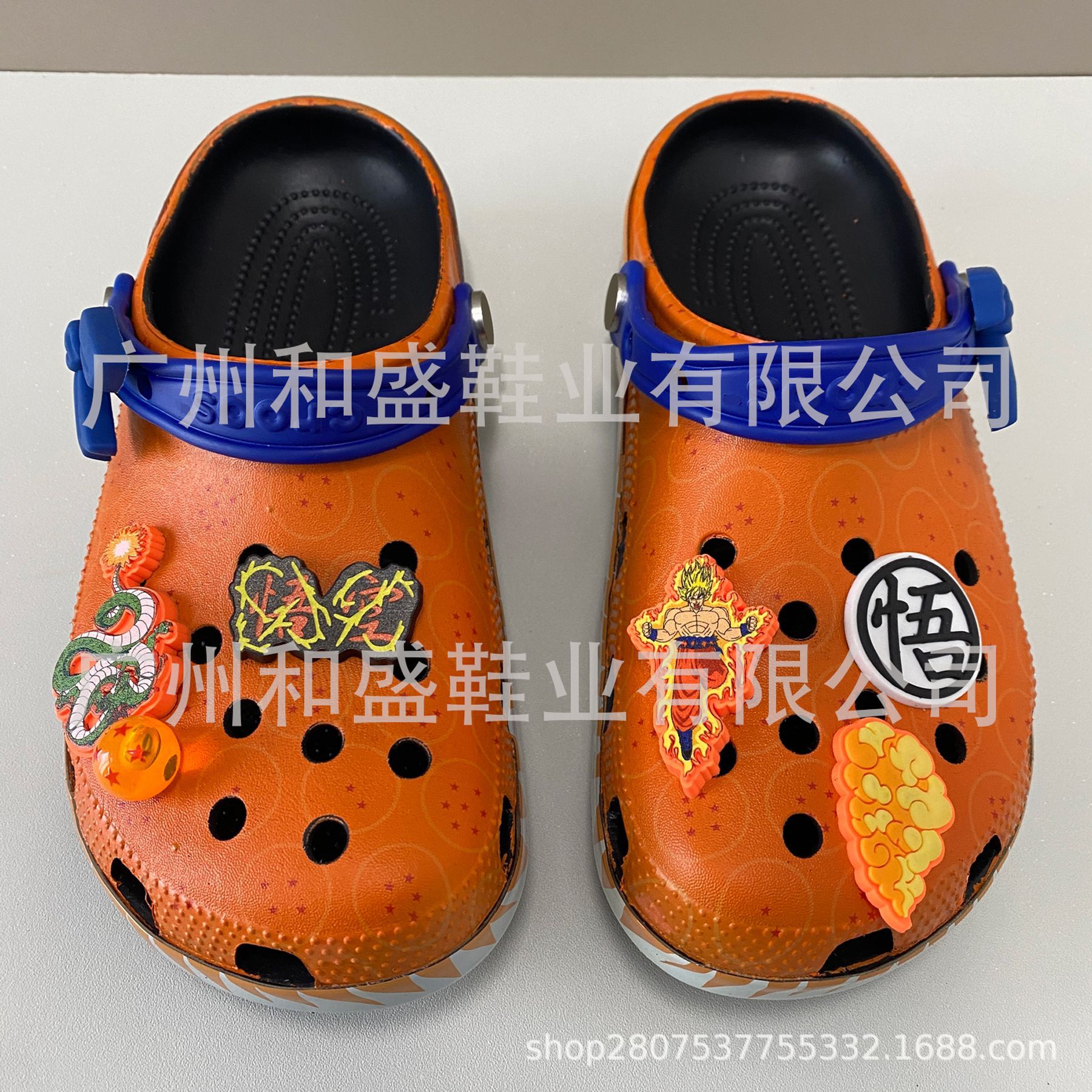 Croos co-branding Goku Dragon Ball Frissa Saru dibujos animados para niños zapatos de agujero zapatos de playa para hombres y mujeres