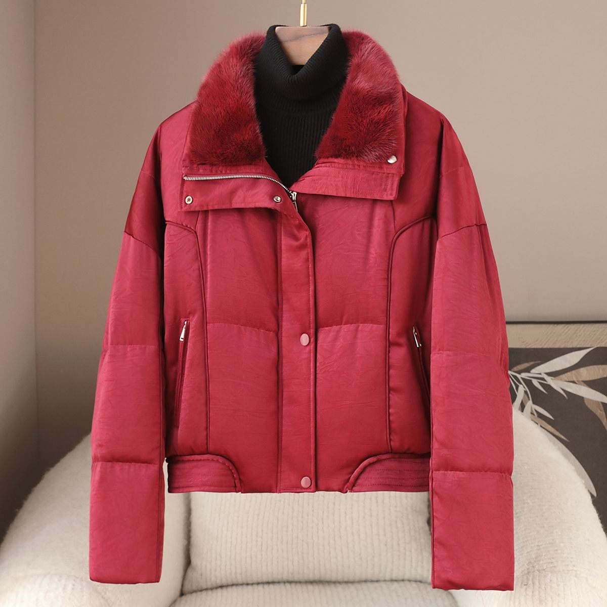 少量服饰2025年冬季新款白鹅绒拼接水貂羽绒服休闲洋气保暖外套女