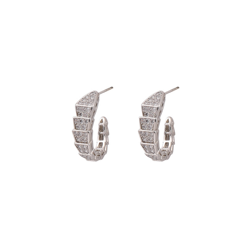 Bijoux En Gros En Forme De C Incrusté Diamant Boucles D'oreilles Nihaojewelry display picture 5