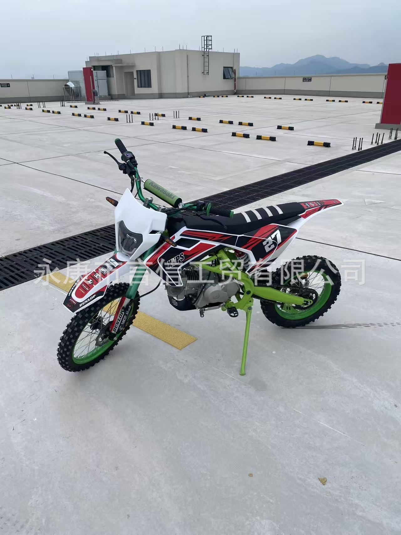 New HSWN125CC gasoline-powered off-road motorcycle, a two-wheeled, four-stroke, off-road vehicle suitable for teenagers and for use on mountain trails