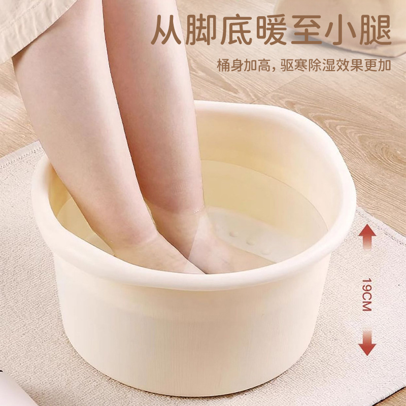 冬の家庭用寮で足をマッサージします。冬のプラスチックは秋冬の足を厚くします。|undefined