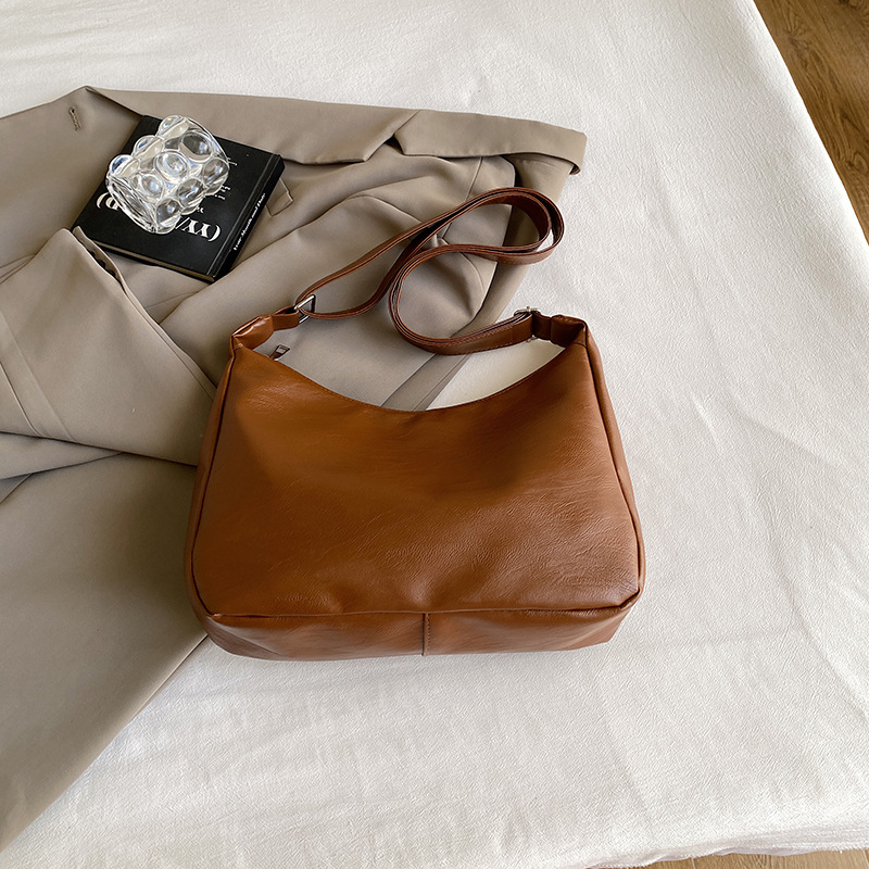 Bolsos de mujer de gran capacidad de invierno 2023 nuevo estilo urbano simple popular bolso de mensajero bolso de hombro de moda al por mayor