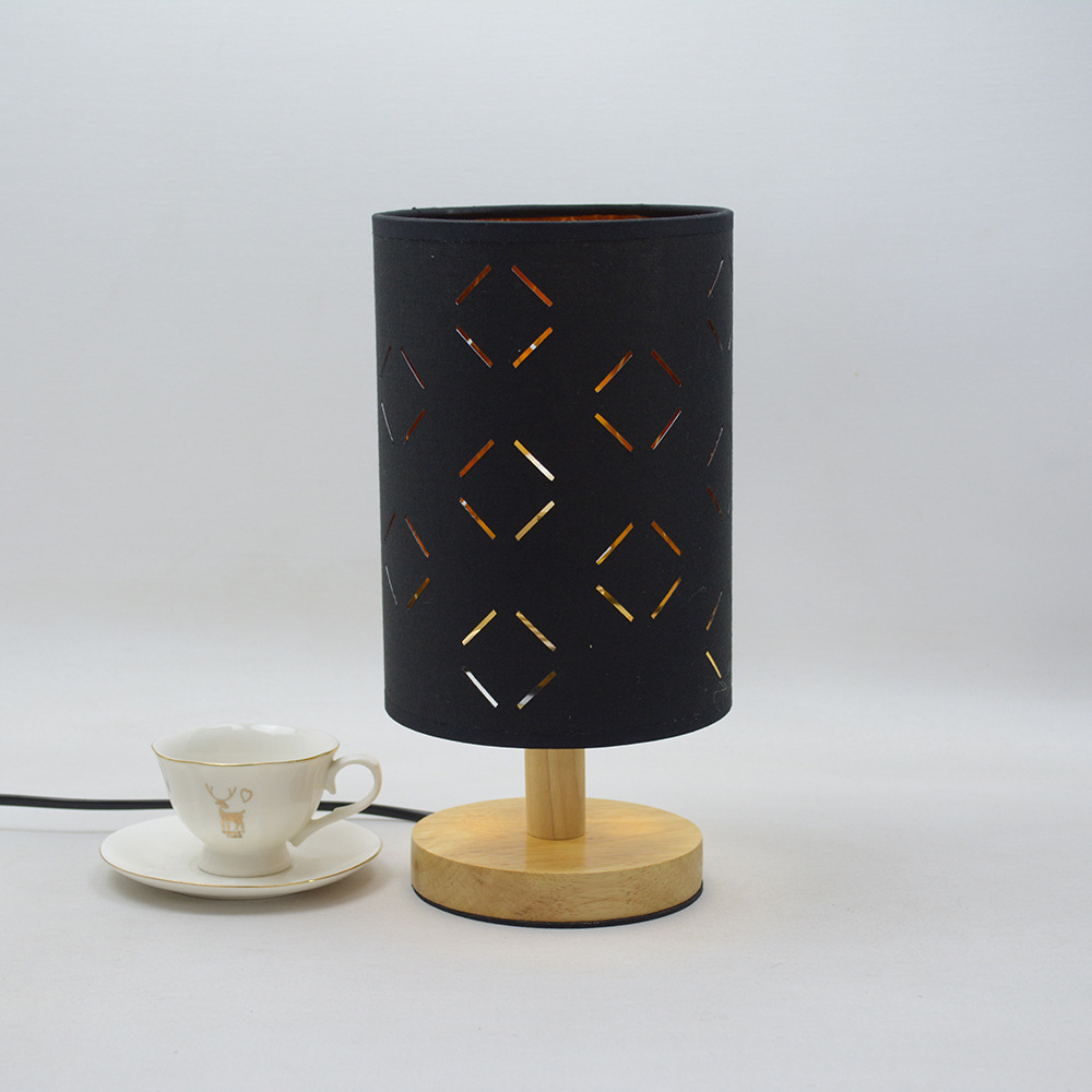 [Xianfan] nueva pantalla hueca lámpara de mesa de madera maciza post-moderno estilo europeo sala de estar comedor dormitorio decoración pequeña lámpara de mesa