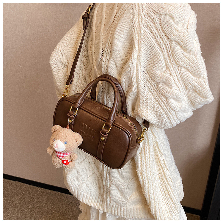 Cross-border hand-held bowling bag for women in autumn and winter 2025, new retro commuter pillow bag, large capacity crossbody bag undefined