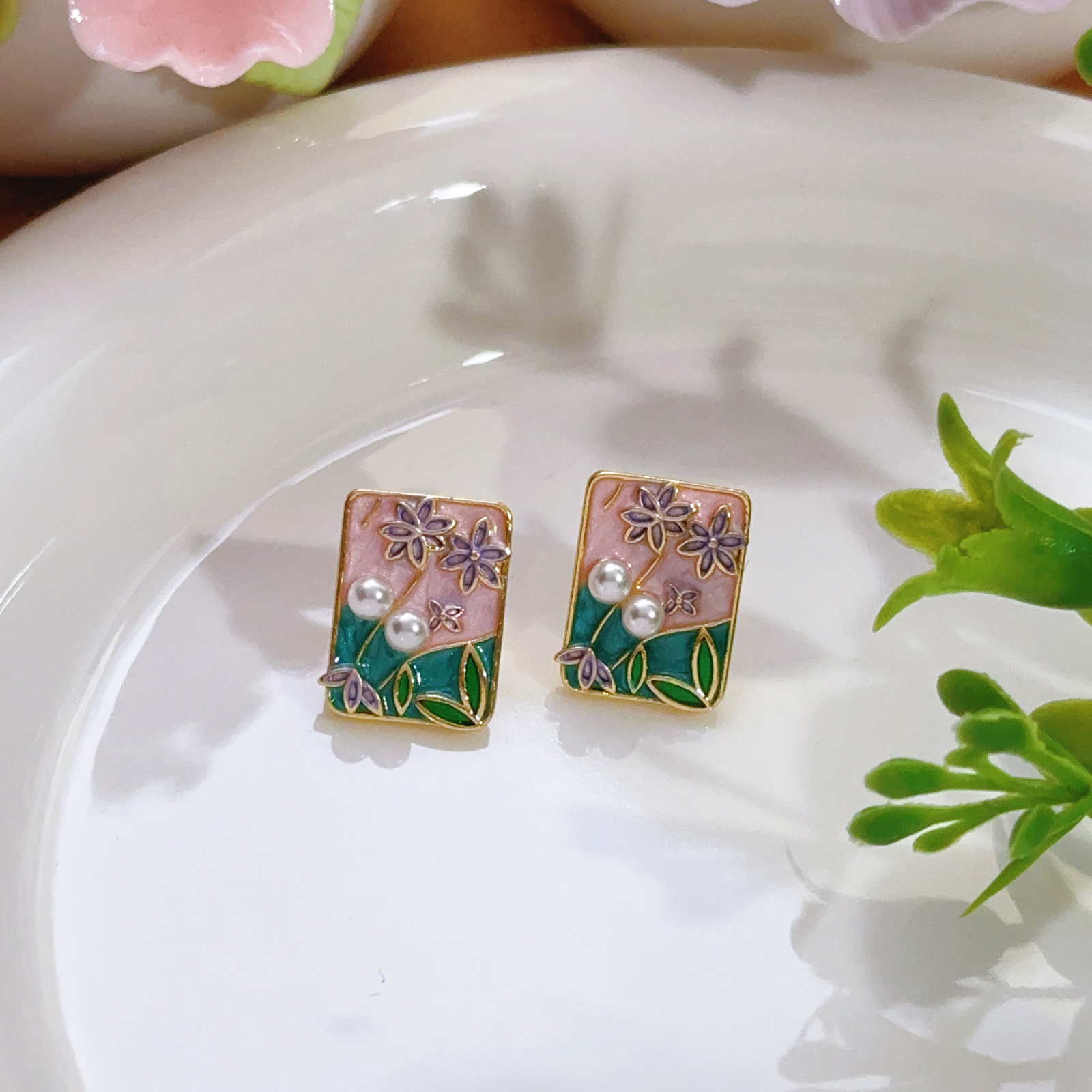 Pendientes de perlas Zhuji, temperamento blanco francés, pendientes antiguos, desplazamientos diarios, lujo ligero, joyería de orejas de alta gama al por mayor