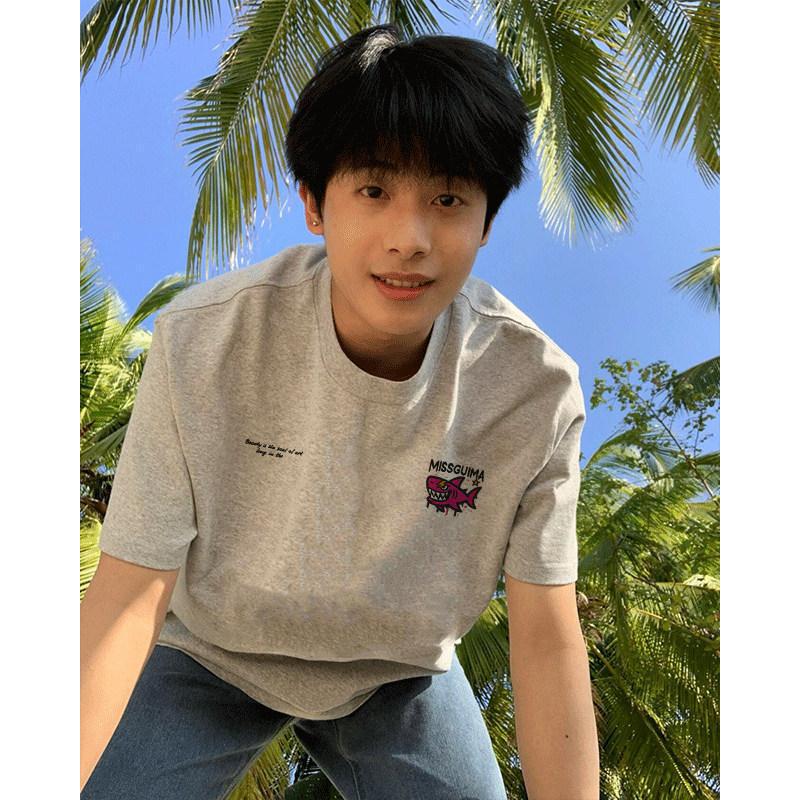 Summer Heavy Cotton Crew Neck Pullover Light Gray Short-Sleeve T-Shirt for Men, American Style Trendy Brand with Shark Letter Print Summer Heavy Cotton Crew Neck Pullover Light Gray Short-Sleeve T-Shirt for Men, American Style Trendy Brand with Shark Letter Print