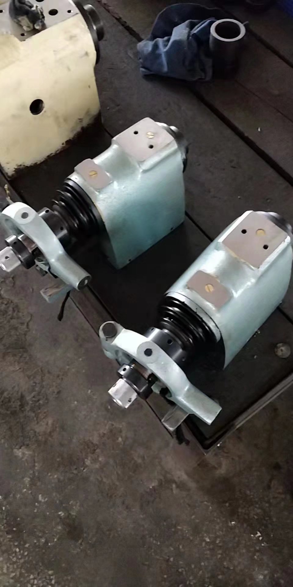 精诚15型桌上车床床头箱1