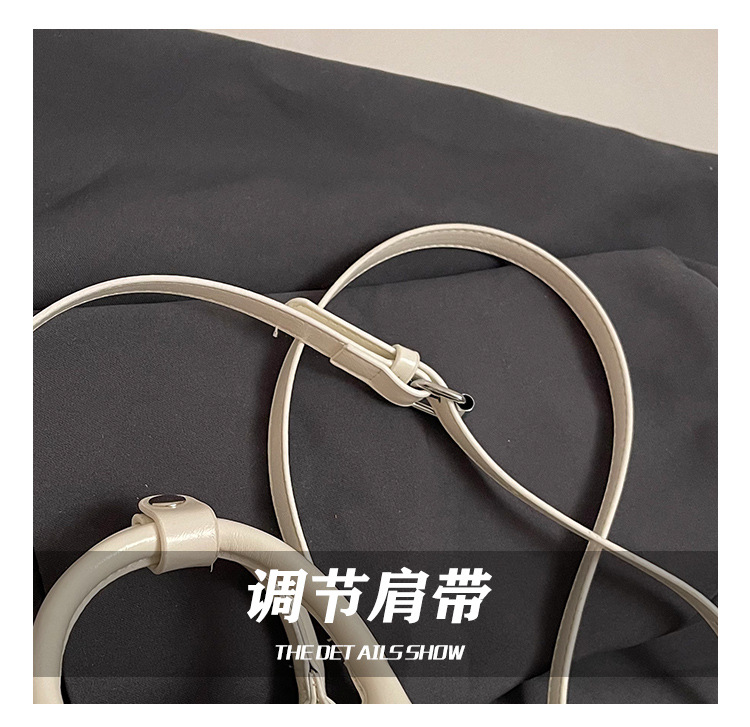 This year, Korean-style, stylish and simple hand-held bags with niche designs are in vogue. These are fashionable summer underarm bags for women's commuting undefined