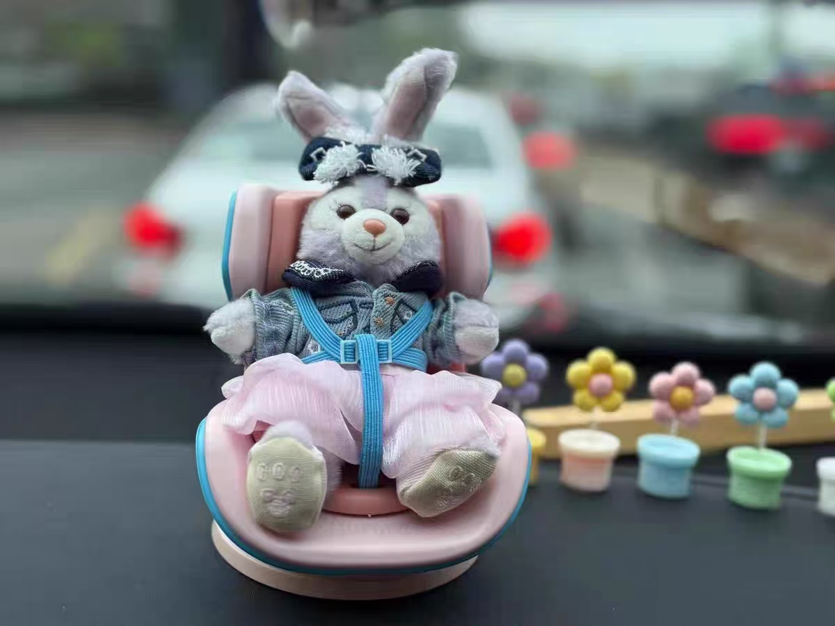 Labubu First Generation, Second Generation, Third Generation Adapted Safety Seat Aromatherapy Air Conditioner Air Outlet Cute Car Ornaments Pendant