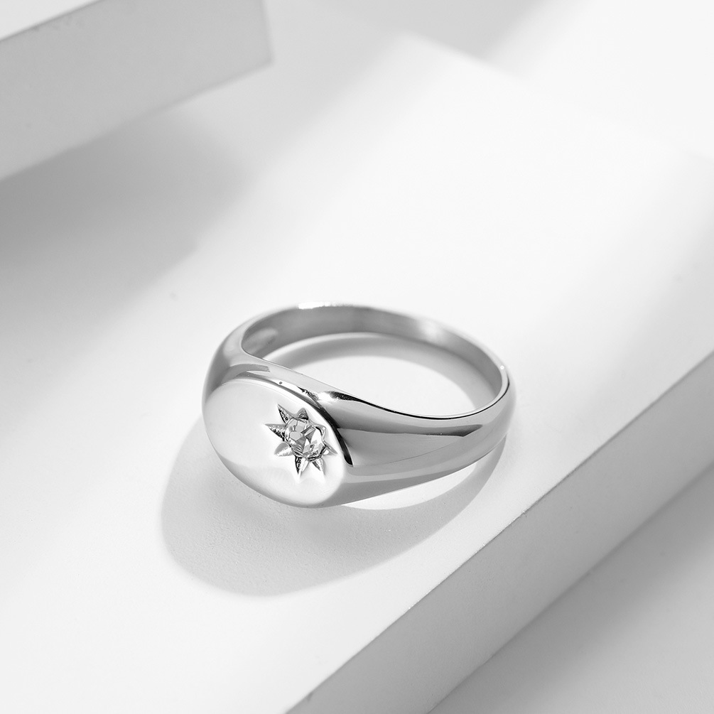 Mode Einfach Glänzend Diamant Frauen Gold Überzogene Titan Stahl Ring display picture 3