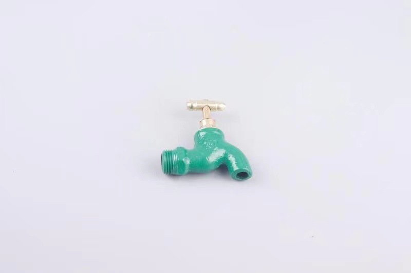 Old-fashioned iron faucet with a slow opening time of 4 minutes or 6 minutes and a fast opening time. It is a copper core flat spout cast iron faucet with a key at an outdoor construction site undefined