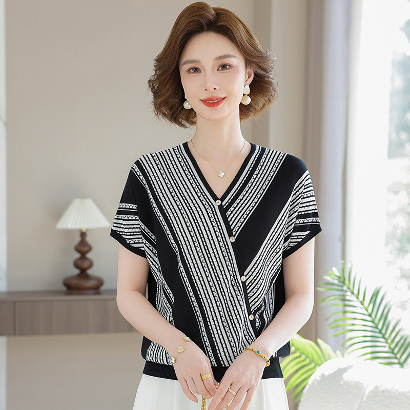 Light Luxury Mom Summer Clothes 2025 New Fashion Short-Sleeved T-Shirts for Middle-Aged and Elderly Summer Style Thin Tops