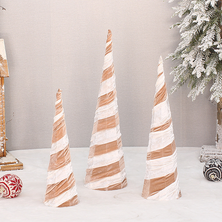 Set di decorazioni natalizie: statuetta di alberi e renne avvolti in tessuto, struttura in ferro, 3 pezzi._voghion.com