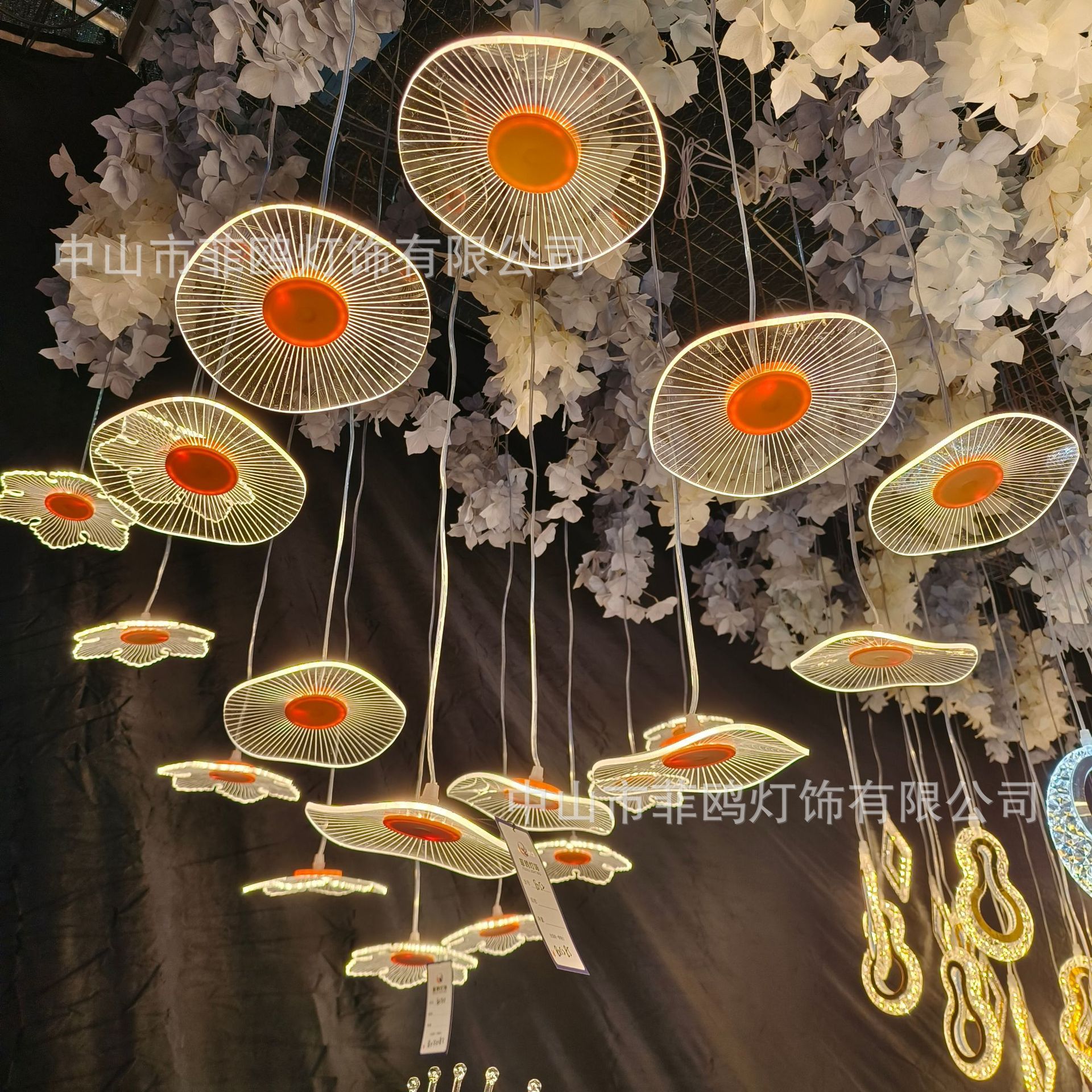 厂家直供婚庆布置道具10头亚克力发光创意吊灯婚礼堂酒店装饰灯具