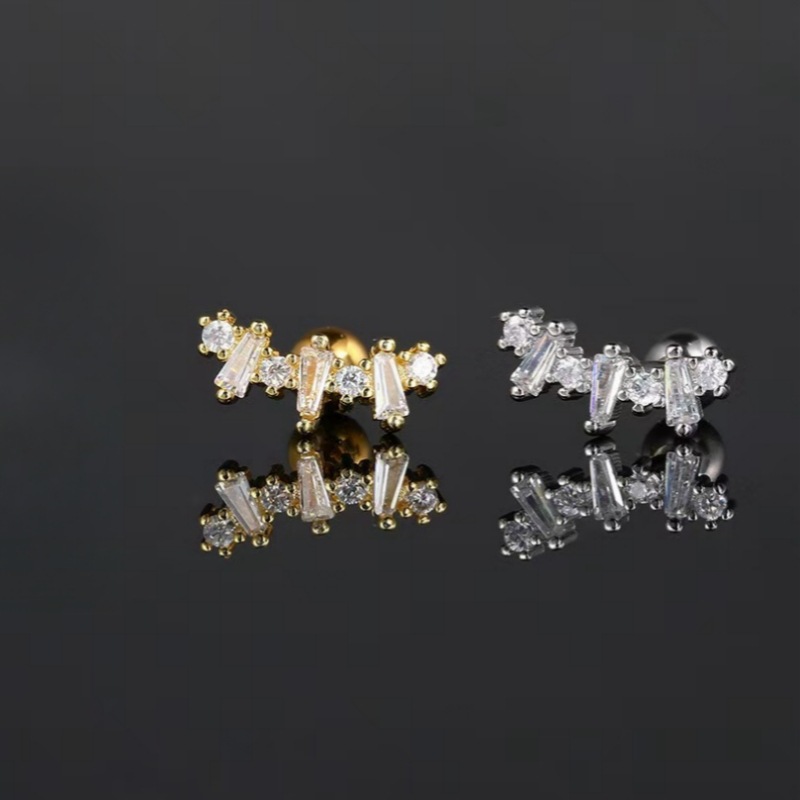 Silver pointed spike labret stud material detail