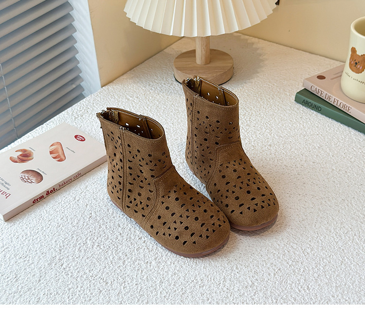 Botas respiráveis vazadas para meninas com sola tratorada_voghion.com