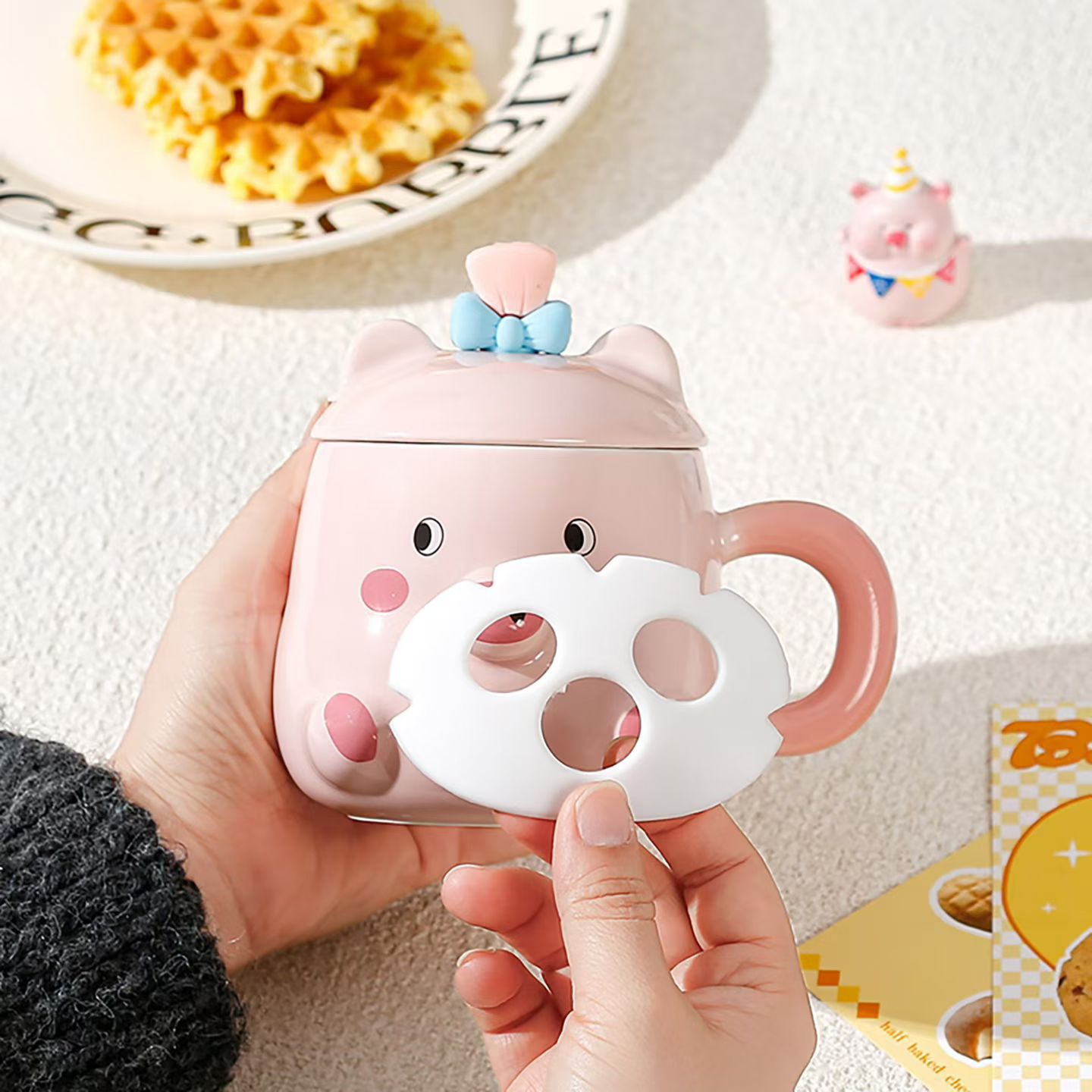 Personalidad creativa máscara de dibujos animados taza de cápsula encantadora con tapa de cerámica taza de café de alto valor de cara acompañante taza de regalo