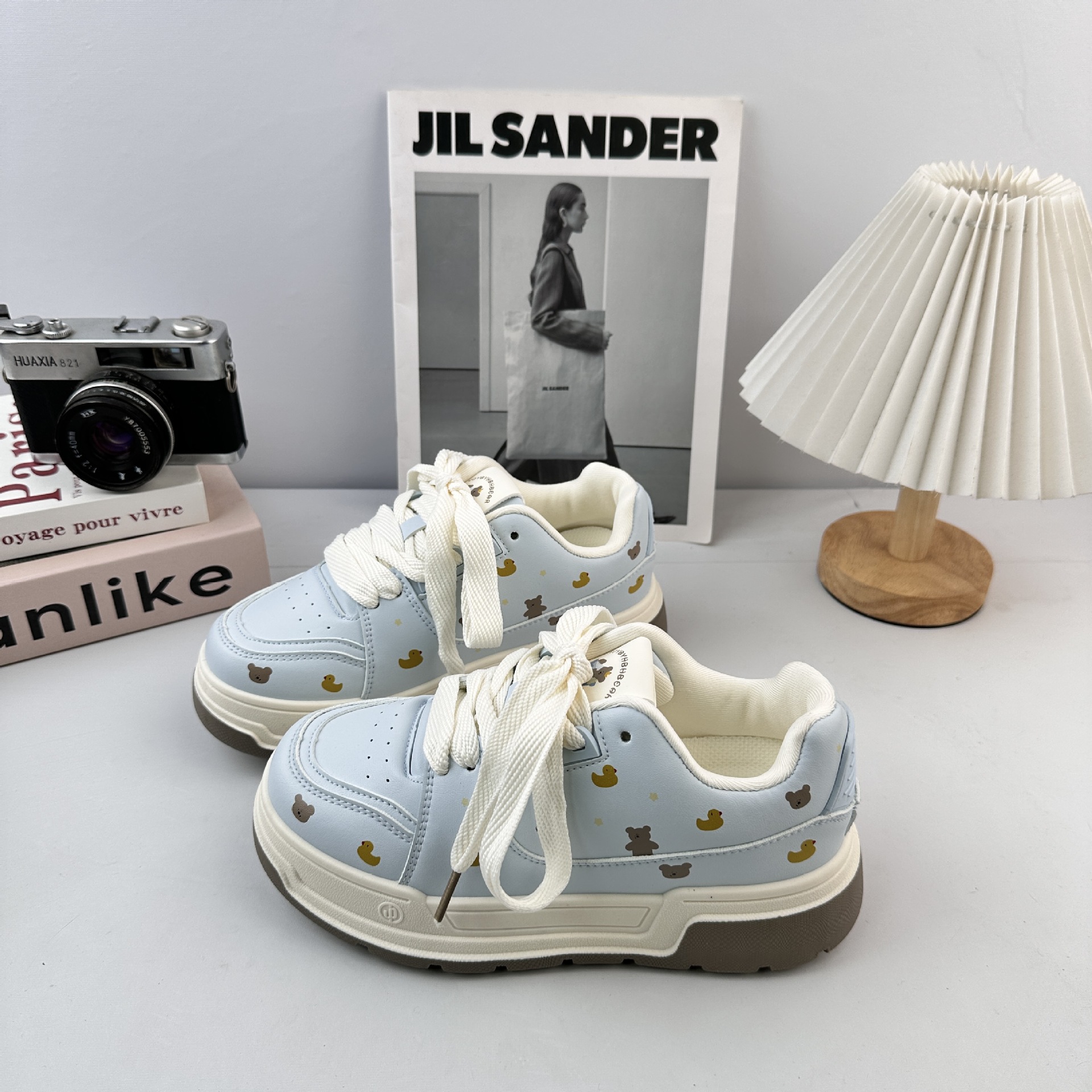 Farwave retro zapatos blancos para mujeres otoño y invierno 2025 zapatos de pan de suela gruesa de moda zapatos de lona de cuero zapatos de panel