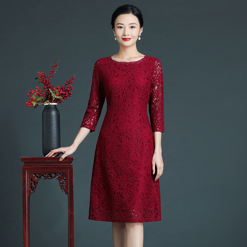 2021 autumn new wine red lace dress middle-aged waist slimming elegant mother a generation of hair 2021 autumn new wine red lace dress middle-aged waist slimming elegant mother a generation of hair