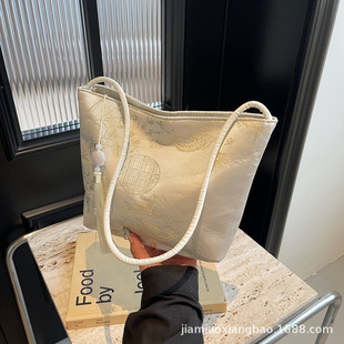 �߼���С���μ�ˮͰ������Ů2025�ļ��¿�r�����ٴ�μ���