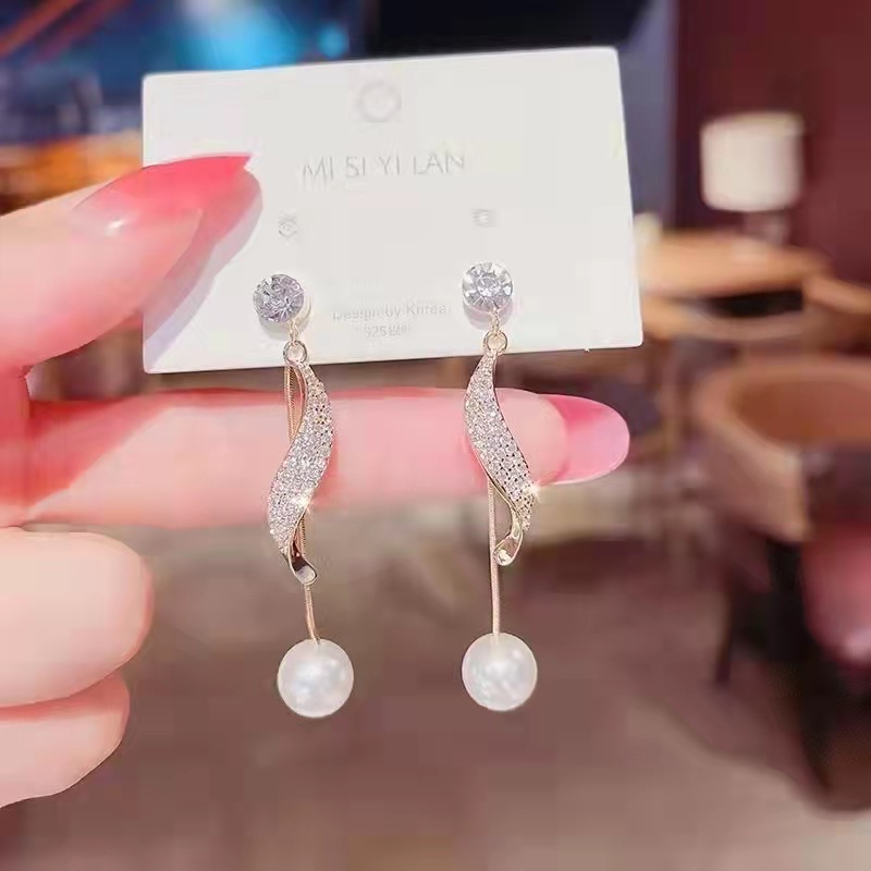 1 Pair Quantity 1 Pair Elegant S Shape Round Alloy Inlay Artificial Pearls Rhinestones Women's Drop Earrings