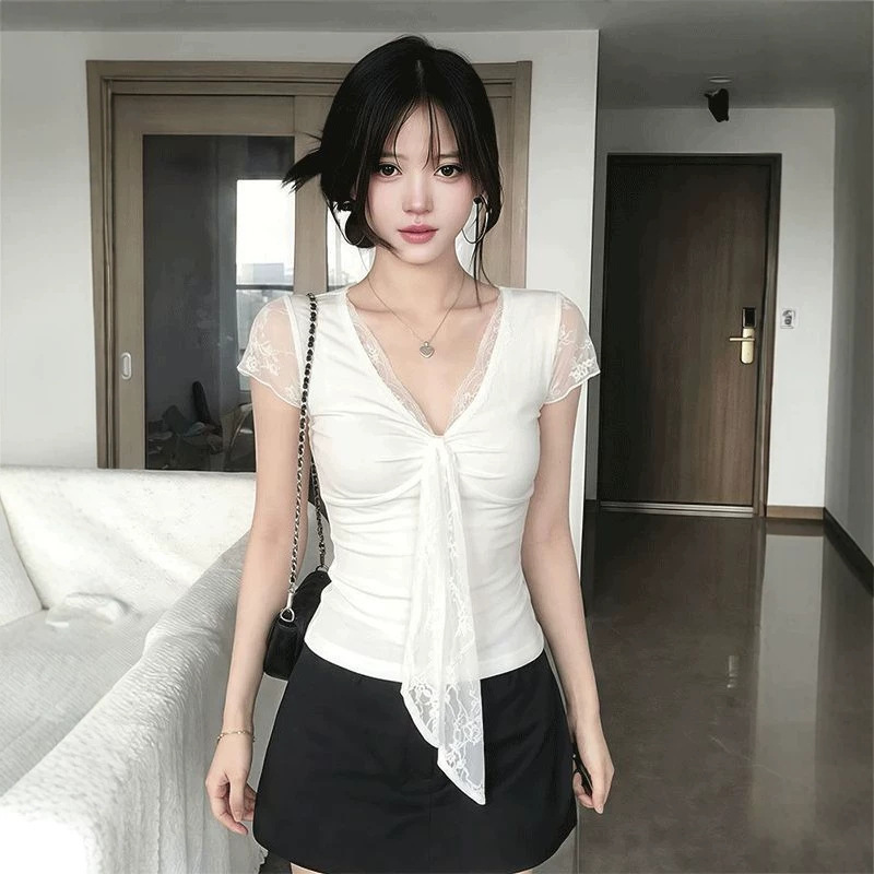 Korean-Style White V-Neck Lace Patchwork Short-Sleeve T-Shirt for Women, Summer Pure Desire Slim Fit Unique Beautiful Trendy Top