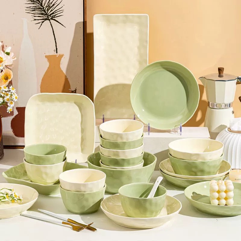 Conjunto de platos de viento de crema, platos de cerámica domésticos, platos de piedra de color esmaltados, platos de crema amarilla, platos verdes, estandetes