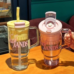 夏の新型のビッグマックのコップの高い顔の値は簡単で清新な大容量の男女の学生はお茶を持って水筒をあけます。