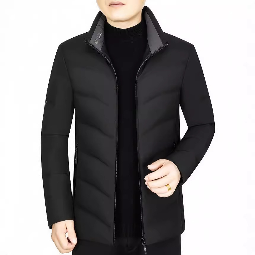 冬の新型ダウンジャケット男性のショートタイプの軽薄で厚手の防寒コートの中で青年男性のカジュアルなアヒルの綿毛の服は代行します。