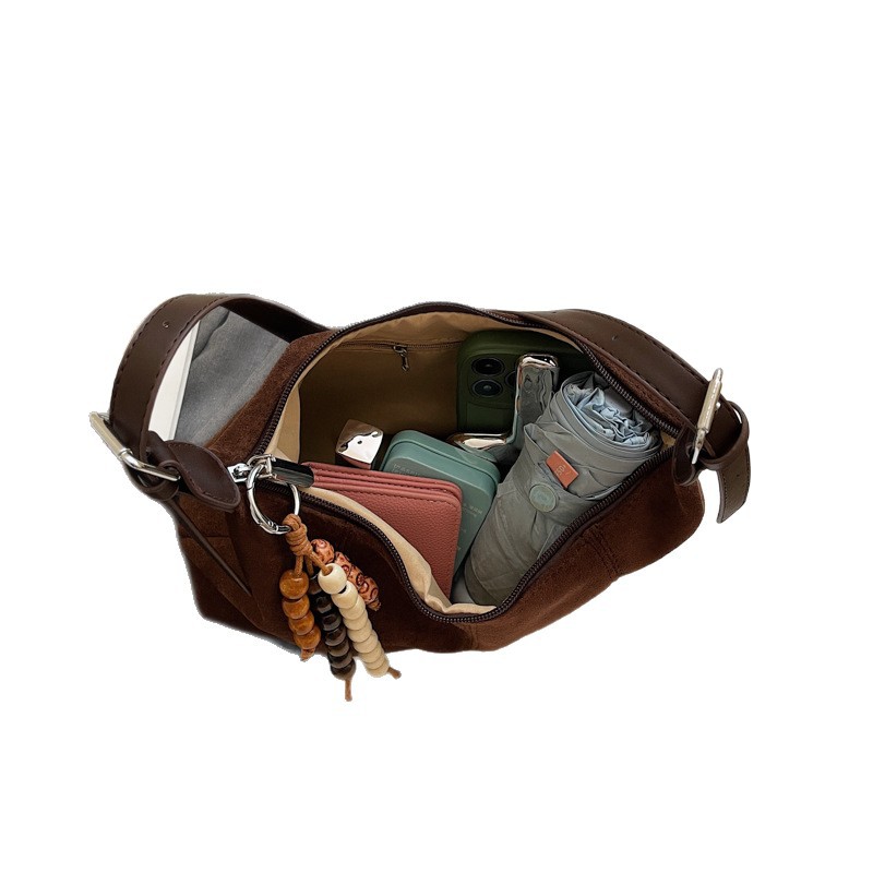 Bolsa de camisa de seda retro, bolsa de brazo de mujer 2025, otoño y invierno, nueva moda, bolso de hombro al por mayor.