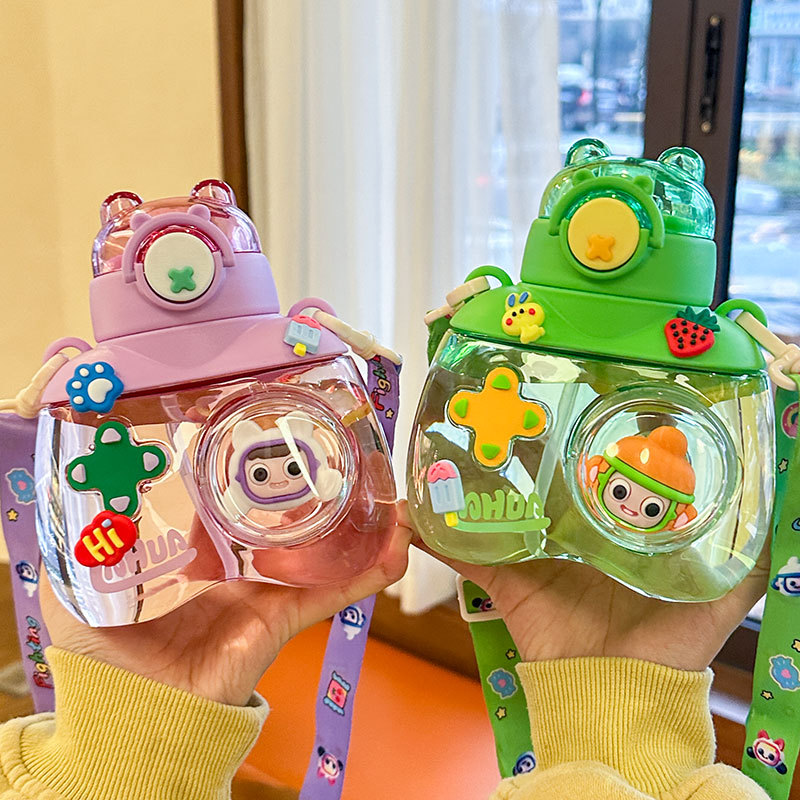 Taza de agua para niños de alto aspecto transfronterizo YSM6003-750ml lindo OX Bear portátil de plástico taza de vientre grande hervidor de agua