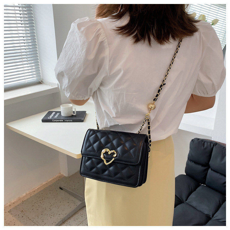 Wholesale Color Heart Shape Buckle Fashion Rhombus Messenger Bag Nihaojewelry display picture 1