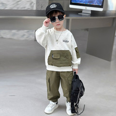 男の子の春秋服は色のポケットセットにぶつかります。