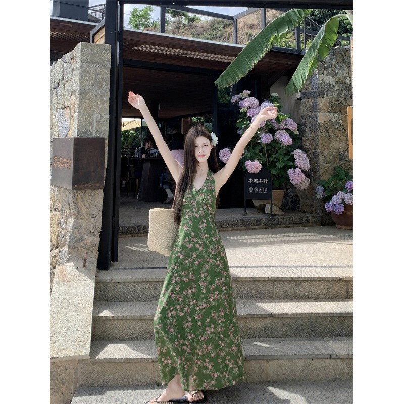 复古绿色碎花挂脖连衣裙女夏季法式度假风裙子v领收腰气质a字长裙|undefined