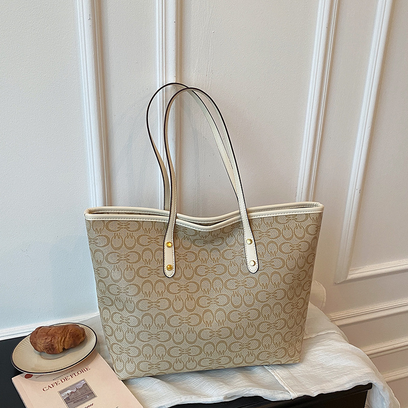 New Large-Capacity Fashionable Retro Tote Bag for Women, High-End Work and Commuting Shoulder Bag, Versatile Handbag with a High-Quality Feel New Large-Capacity Fashionable Retro Tote Bag for Women, High-End Work and Commuting Shoulder Bag, Versatile Handbag with a High-Quality Feel