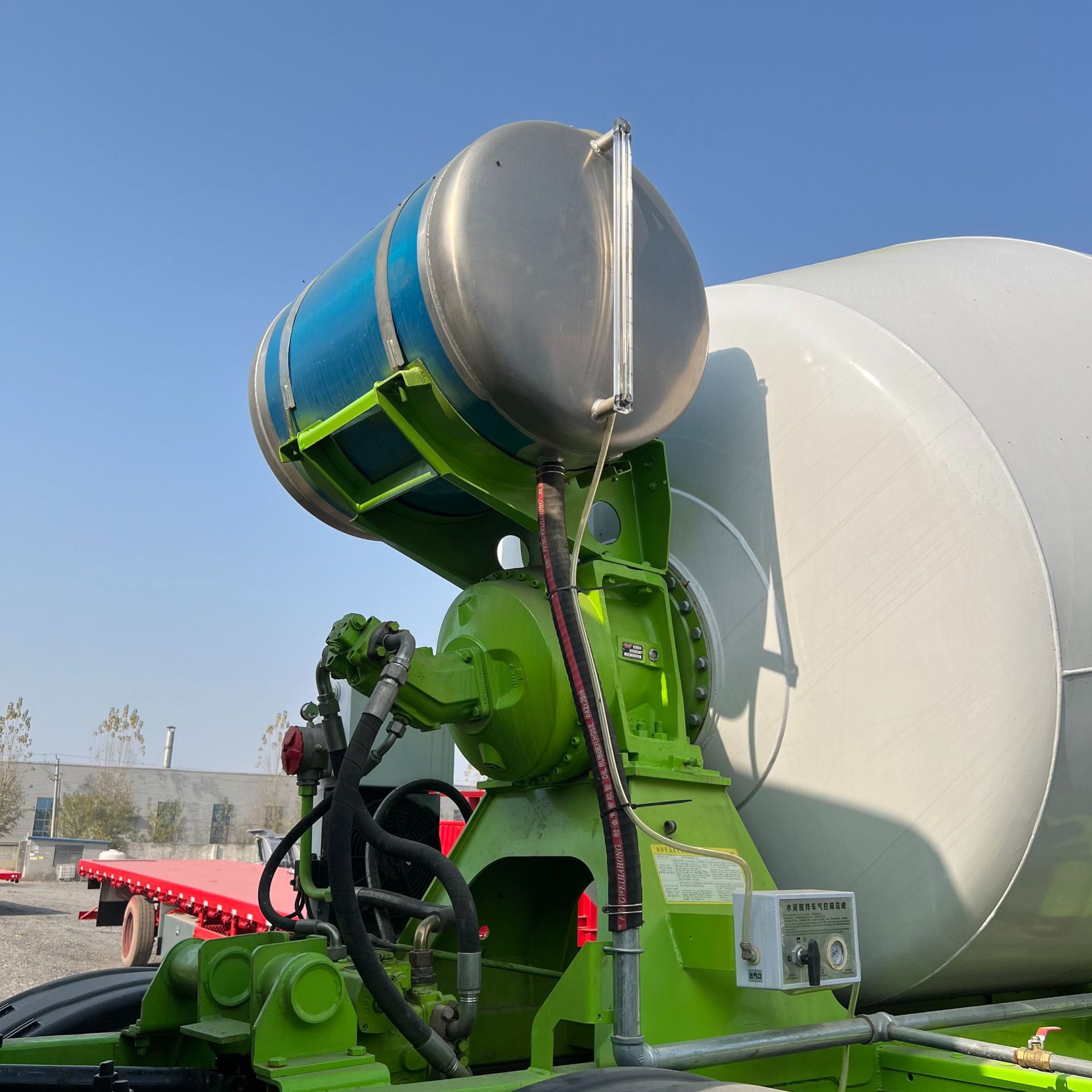 Purchase of self-unloading tow trucks: HOWO front four-wheel rear eight-wheel engineering vehicles, Rongyan Genlyon wide-body models, second-hand market trucks