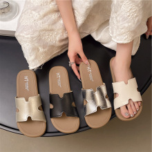 法式露趾一字拖鞋女高级感外穿2025夏季新款平底防滑海边沙滩凉鞋