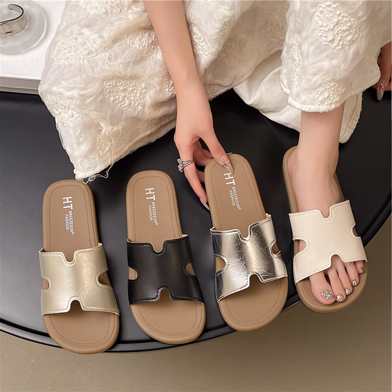 法式露趾一字拖鞋女高级感外穿2025夏季新款平底防滑海边沙滩凉鞋