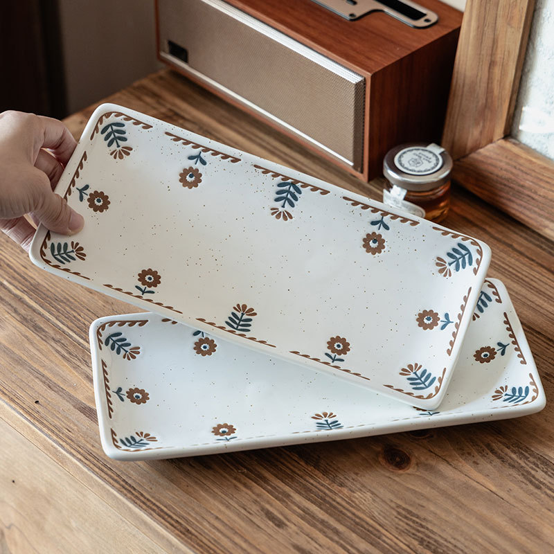 Plato de cerámica de cártamo pequeño pintado a mano japonés Plato de sushi de restaurante Plato rectangular para el hogar Plato de postre para el hogar Plato de bocadillos