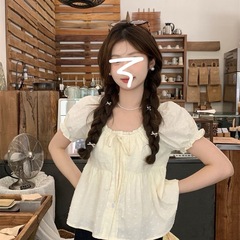 夏の女性のための小さなショートパフスリーブシャツ、ニッチな半袖ベビードールシャツ、フレンチシャツトップ