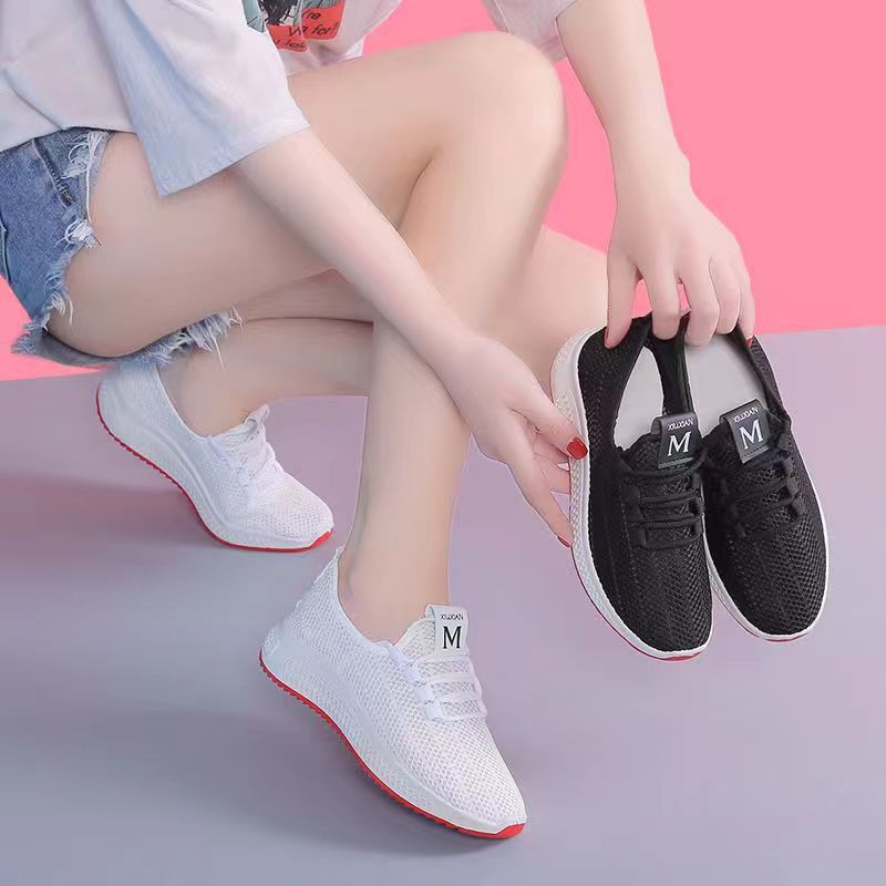 Breathable summer sneakers with hidden heel