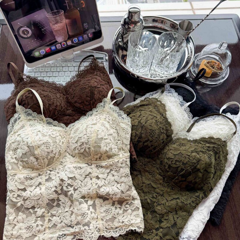 Meiyuexin 86130 is a stylish double-layer lace camisole with a strong feminine vibe, a fashionable inner piece for the modern woman Meiyuexin 86130 is a stylish double-layer lace camisole with a strong feminine vibe, a fashionable inner piece for the modern woman