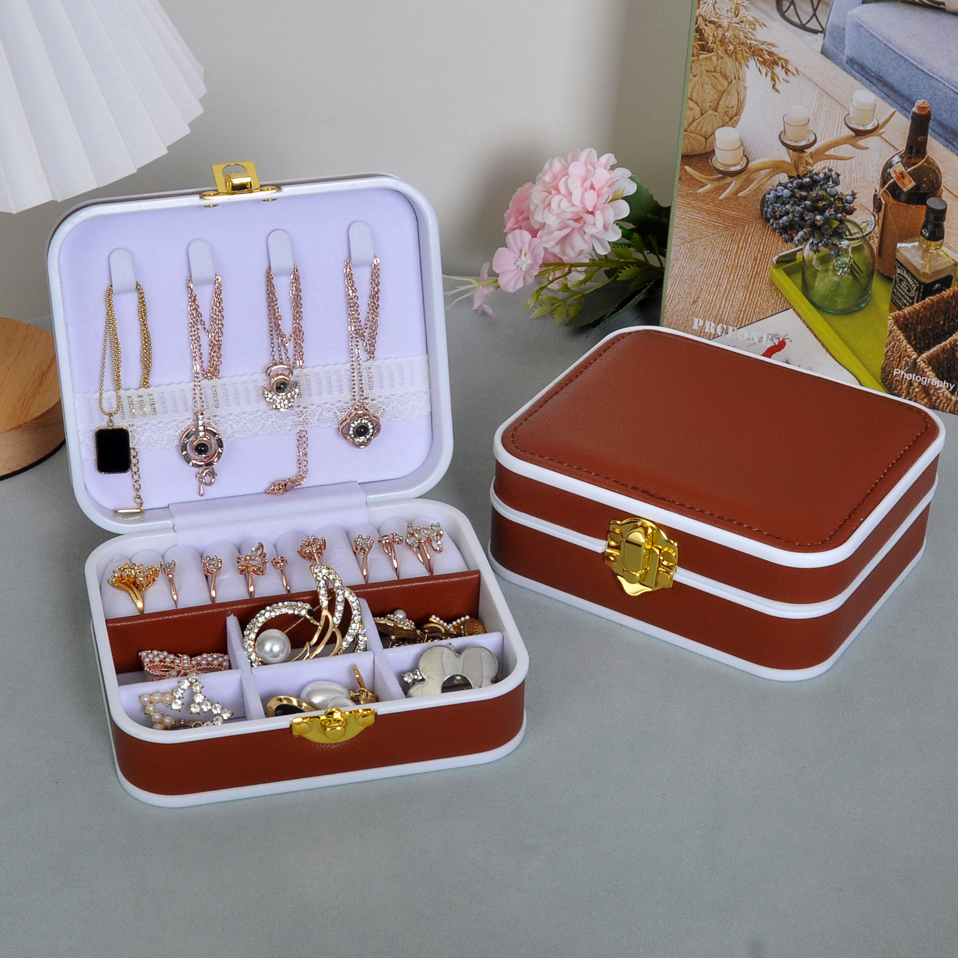 흰색 가장자리 갈색; 잠금 장치가 있는 새로운 스타일 13.5*11.5*5.2CM