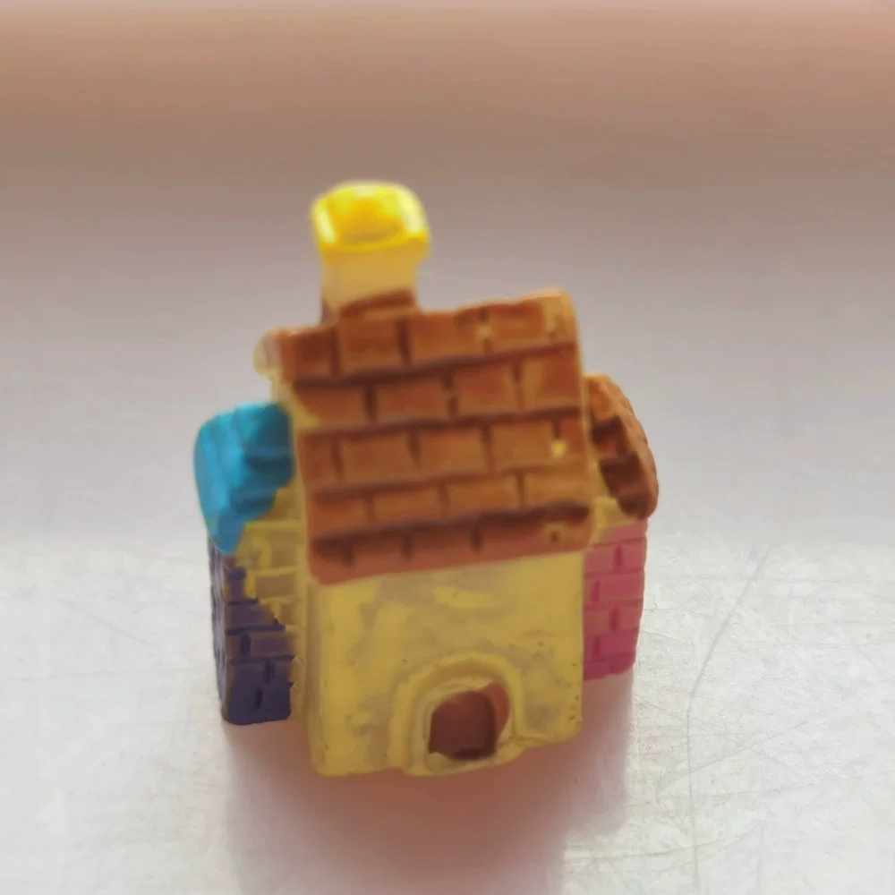 [Коттедж на коричневой крыше] Микро-ландшафтное украшение из смолы трехмерное моделирование украшения животных Моховой микропейзаж