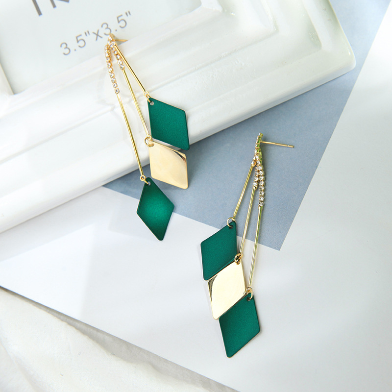 Fashion Simple Geometric Creative Sequin Copper Earrings Wholesale display picture 4