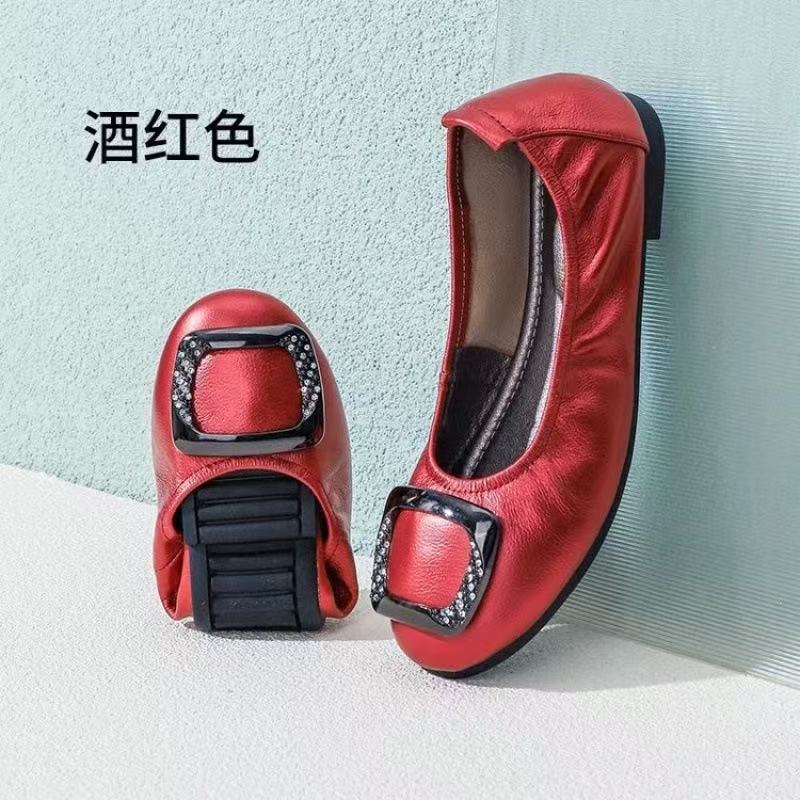 Zapatos de mujer con un pedaleado de cuatro estaciones zapatos de una sola sola superficie suave no se cansa zapatos de madre con suela plana zapatos de cuero de mediana edad zapatos de mujer