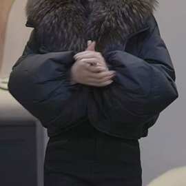 可拆卸毛领羽绒服百搭冬季新款洋气小香风设计款白鸭绒外套潮